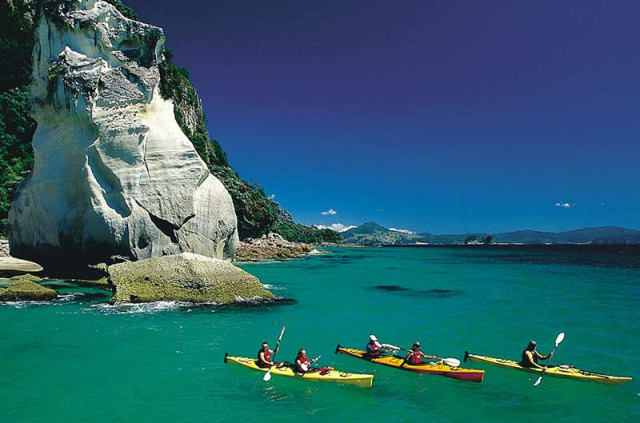 Nouvelle-Zélande - Coromandel - Cathedral Cove en kayak © Destination Coromandel