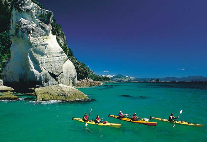 Nouvelle-Zélande - Coromandel - Cathedral Cove en kayak © Destination Coromandel
