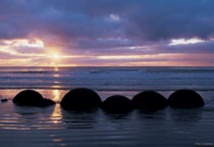 Moeraki boulders