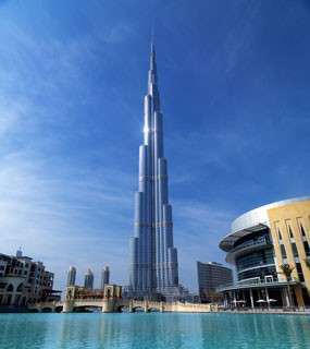 Burj Khalifa : plus haute tour du monde 828 m.